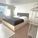 Spacious House 160m2 With Own Sauna, Free Parking, Private Yard Area דירה רובניימי