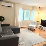 Spacious House 160m2 With Own Sauna, Free Parking, Private Yard Area *