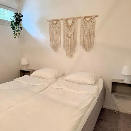 Spacious House 160m2 With Own Sauna, Free Parking, Private Yard Area Rovaniemi