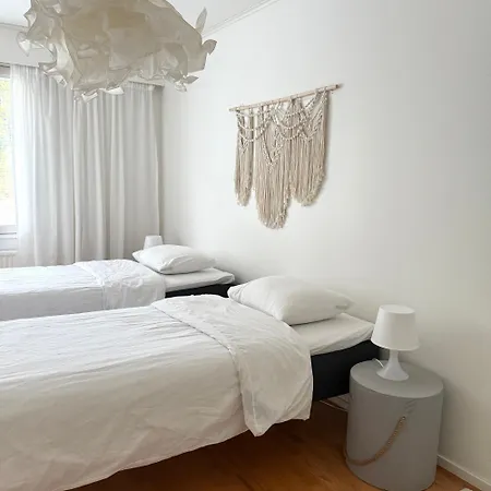 Spacious House 160m2 With Own Sauna, Free Parking, Private Yard Area Apartamento
