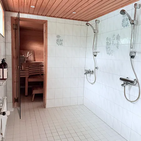 Apartment Spacious House 160m2 With Own Sauna, Free Parking, Private Yard Area *