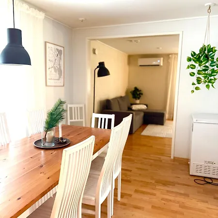 Spacious House 160m2 With Own Sauna, Free Parking, Private Yard Area Rovaniemi