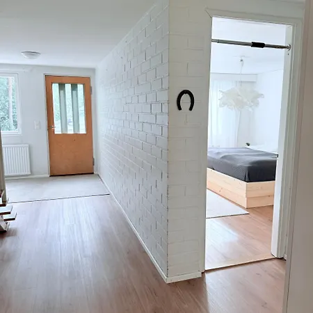 Spacious House 160m2 With Own Sauna, Free Parking, Private Yard Area Apartamento