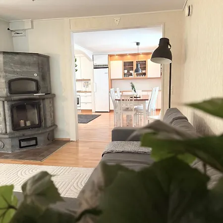 Spacious House 160m2 With Own Sauna, Free Parking, Private Yard Area Apartament Rovaniemi