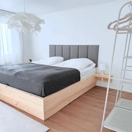 Spacious House 160m2 With Own Sauna, Free Parking, Private Yard Area Apartamento