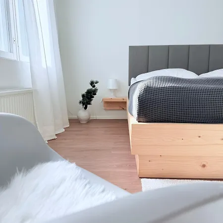 Spacious House 160m2 With Own Sauna, Free Parking, Private Yard Area Apartment *