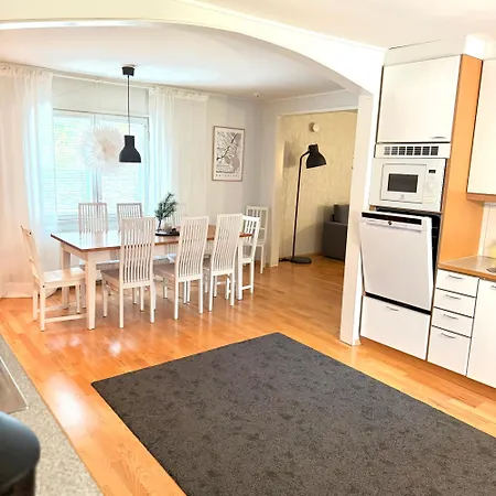 Spacious House 160m2 With Own Sauna, Free Parking, Private Yard Area