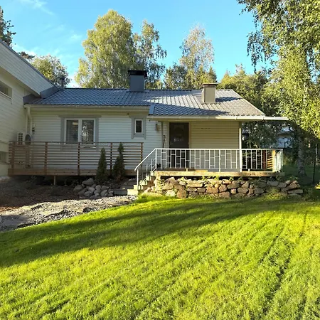 Spacious House 160m2 With Own Sauna, Free Parking, Private Yard Area Apartamento