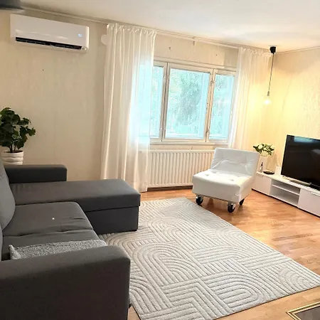 Spacious House 160m2 With Own Sauna, Free Parking, Private Yard Area *