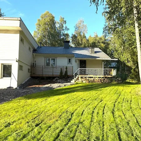 Spacious House 160m2 With Own Sauna, Free Parking, Private Yard Area Apartamento