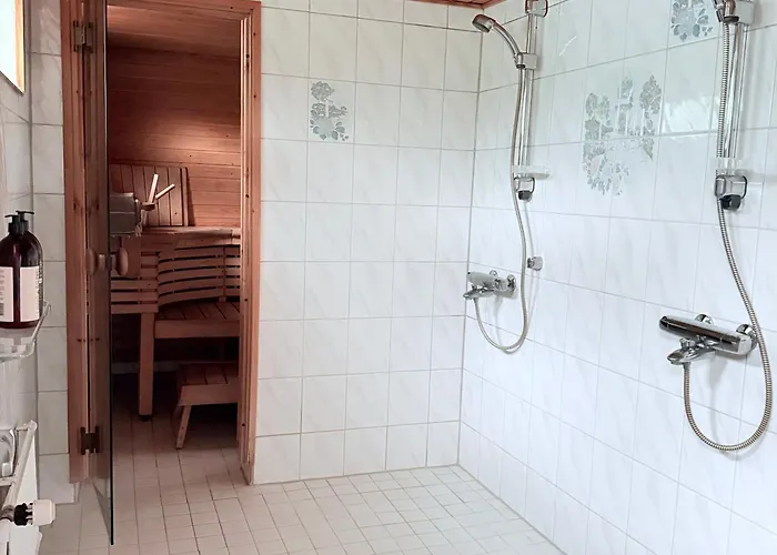 Apartament Spacious House 160m2 With Own Sauna, Free Parking, Private Yard Area *